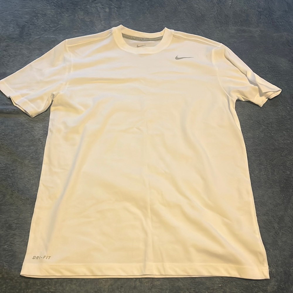 EUC White Nike Shirt size Medium